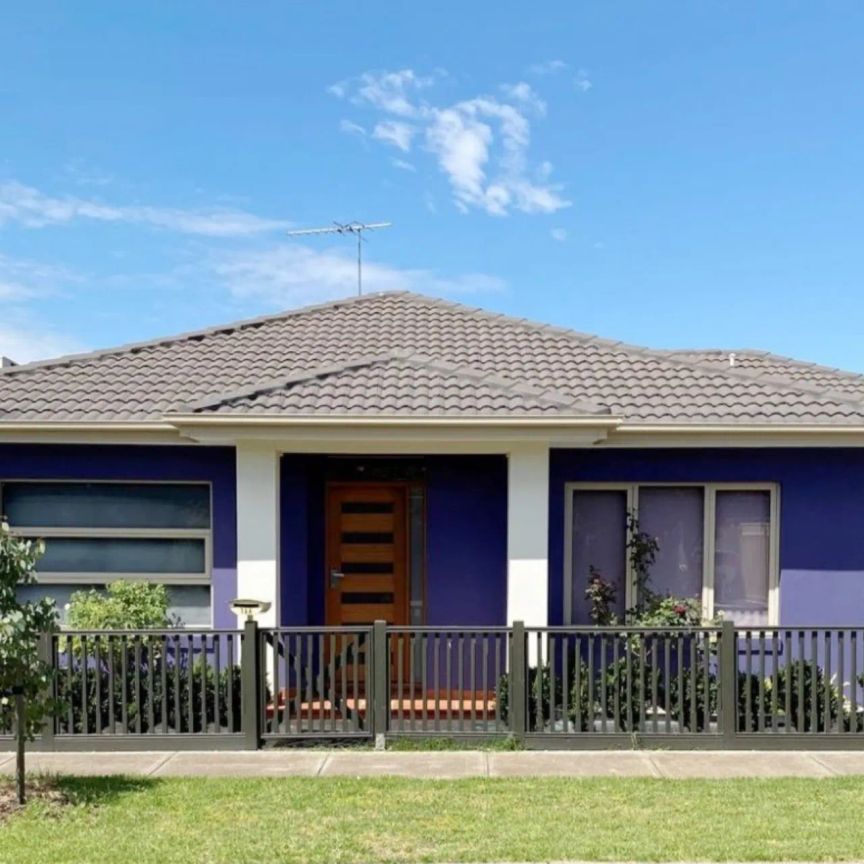 Fully Furnished Comfort in Quiet Court – $390 per week - Photo 1