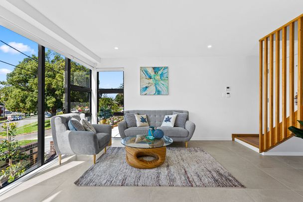 Immaculate townhouse - Photo 1