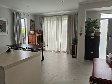 Modern 3BR Townhouse in Hobsonville - Photo 2