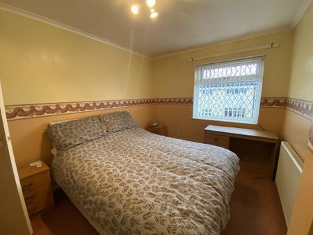 3 bedroom terraced house to rent - Photo 3