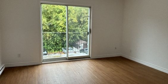 BEAU 5 1/2 | CHAUFFAGE Inclus| - Photo 3
