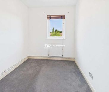 Rowlands Close, London, NW7 - Photo 2