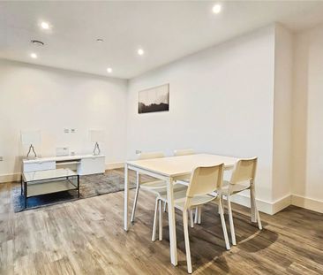 Fairfield Avenue, Staines-upon-Thames, Surrey, TW18 4JH - Photo 1