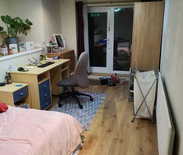 6 bedroom terraced house to rent - Photo 2