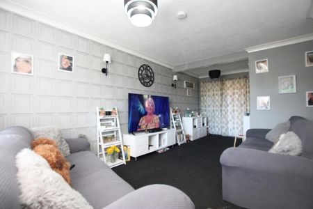2 bedroom end of terrace house to rent - Photo 2