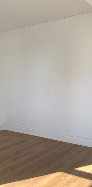 Beau 4 ½ à Saint-Jérôme – 5 électros inclus, 2 stationnement déneigé - Dispo maintenant - Photo 1