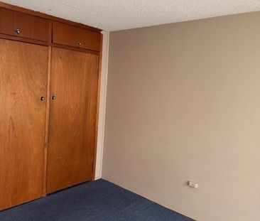 Minutes walk to Station & Shops!! - Photo 1