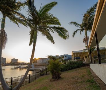 Waterfront Home in Broadbeach Waters - Photo 4