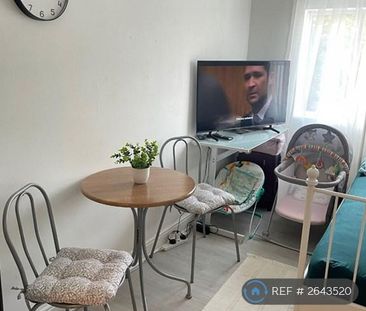 Studio to rent - Photo 5