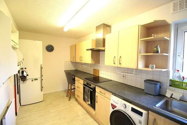 Queens Road, Kingston Upon Thames, KT2 - Photo 1