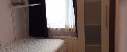 Room in a Shared House, Crest Road, NW2 - Photo 1