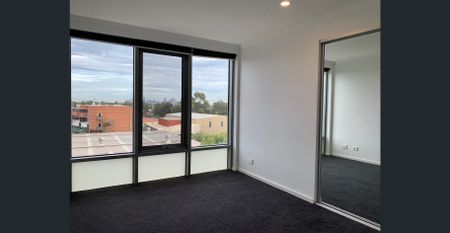 Modern comfort meets easy living in the heart of Preston - Photo 5