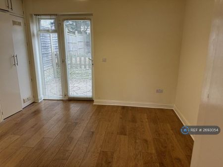 1 bedroom flat to rent - Photo 2