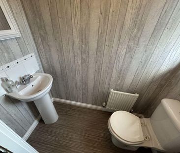 3 bedroom end of terrace house to rent - Photo 3