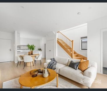 Two Bedroom Townhouse in Hadfield - Photo 1