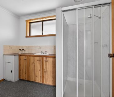 Tidy Two Bedroom Unit - Photo 5