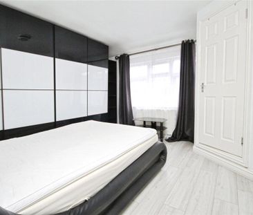 4 bedroom end of terrace house to rent - Photo 5