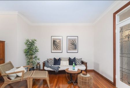 A Stunning Masterpiece in Redcliffe - for Lease! - Photo 2