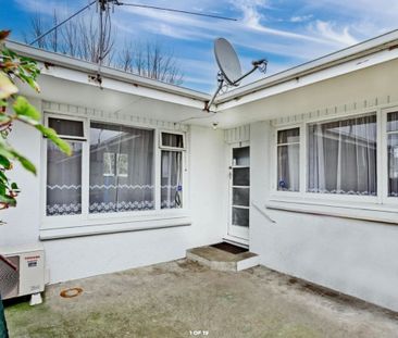 Low Maintenance 2-bedroom flat with wet floor shower - Photo 4