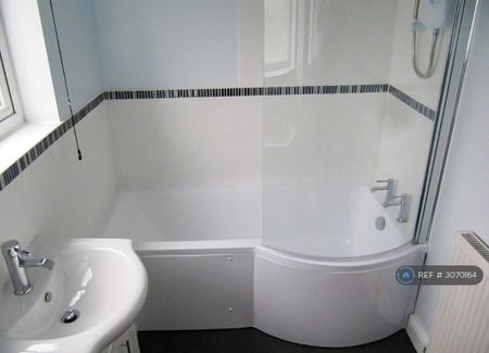 3 bedroom terraced house to rent - Photo 5