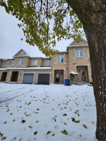 For Lease - 8 Bilbrough Street, Aurora, Ontario - Photo 2