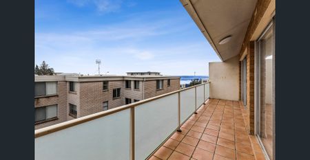 Top floor north facing apartment - Photo 5