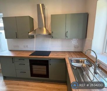 4 bedroom semi-detached house to rent - Photo 3