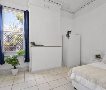 Petersham - Photo 2