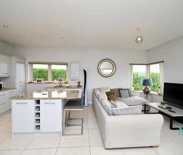 44b Braniel Road, Lisburn, BT27 5JJ - Photo 4