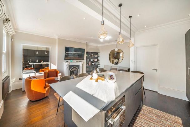 4 bedroom flat to rent - Photo 1