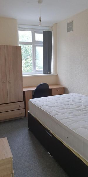 5 bedroom semi-detached house to rent - Photo 1