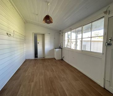 THREE BEDROOM HOME IN MEREWETHER ! - Photo 2