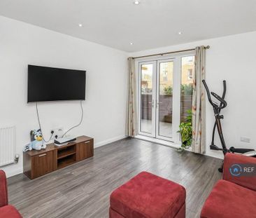 4 bedroom flat to rent - Photo 3