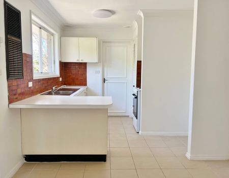 Two Bedroom Villa - Central Location! - Photo 5