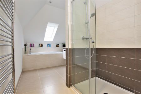 Coley Avenue, Woking - 5 bedrooms Property for lettings - Seymours - Photo 4