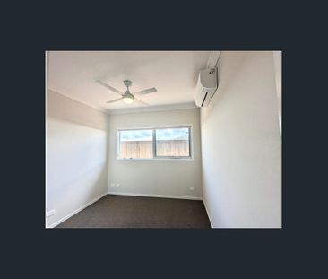 Modern family home with Upgrades in prime location！ - Photo 4