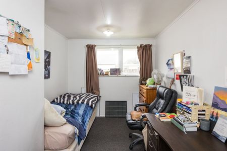 Roslyn - 4 Bedrooms - Photo 4