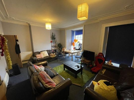 1 bedroom in a house share to rent - Photo 1