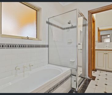 Charming three bedroom home ideal for families or professionals see... - Photo 1