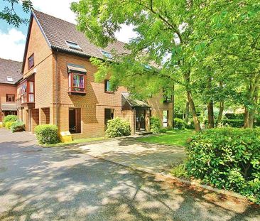 The Oaks, Moormede Crescent, Staines-upon-Thames, Surrey, TW18 4SG - Photo 6