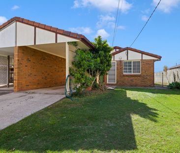 THREE BEDROOM BAYSIDE HOME - CLOSE TO THE BAY. PLEASE NOTE : RENT W... - Photo 6