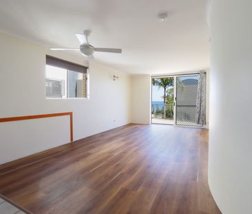 ENJOY SEA BREEZES AND OCEAN GLIMPSES - Photo 2