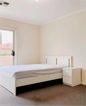 3B2B second room - Photo 1