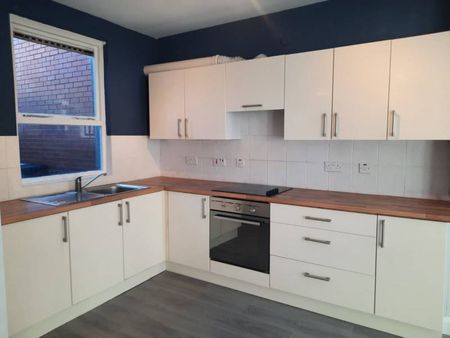 Partly Furnished 2 Bedroom Terrace - Photo 3