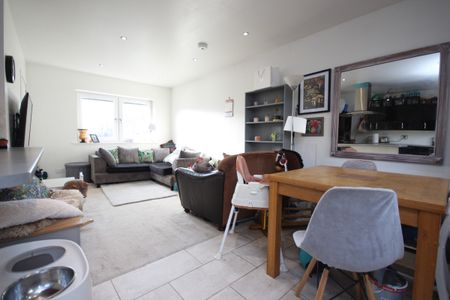 Blalowan Gardens, Cupar, KY15 - Photo 2