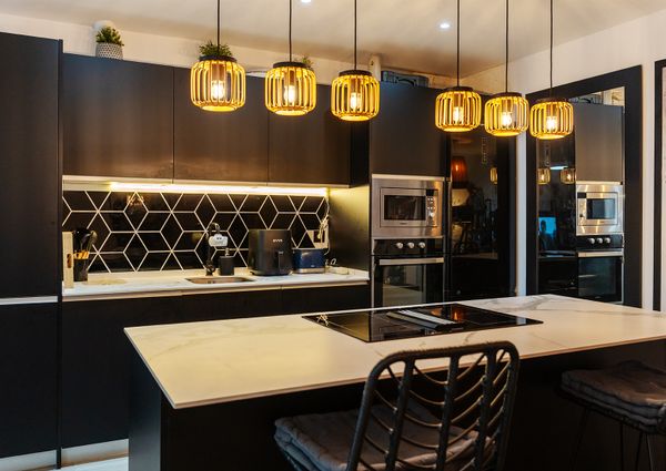 Bright and Cozy 2-Bedroom Apartment with Modern Renovation