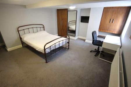 Lucas Place, Woodhouse, Leeds, LS6 - Photo 2