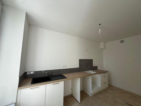 Location Maison 100m² SEILLONS SOURCE D ARGENS 83470 - Photo 5