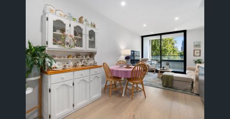 Bright & Convenient 2-Bedroom Apartment in the Heart of Box Hill - Photo 2