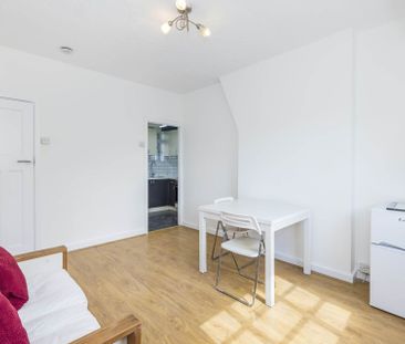 Price £2,000 pcm - Available Now - Furnished - Photo 1